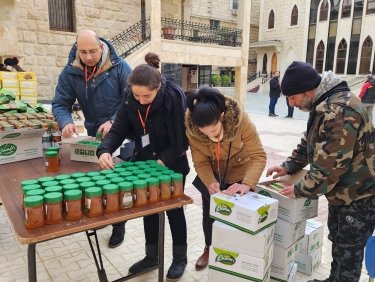Verteilung von Essen, Hygieneprodukten und medizinischer Hilfe in Aleppo nach dem Erdbeben
