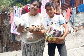 HEKs leistet humanitäre Hilfe und verteilt Lebensmittel
